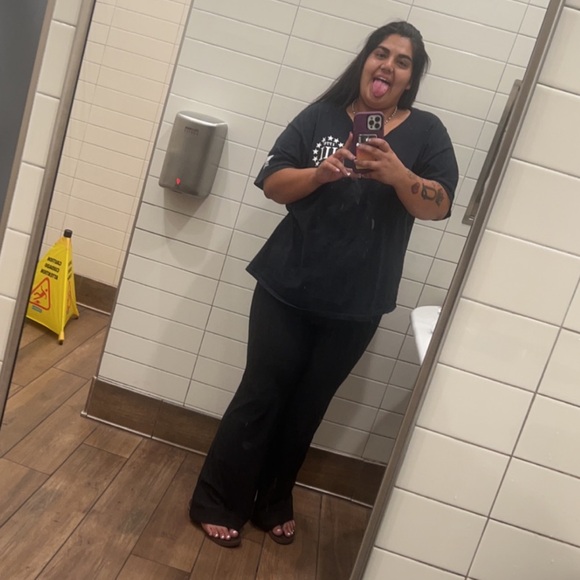 Meet your Posher, Luisa - Picture 1 of 2